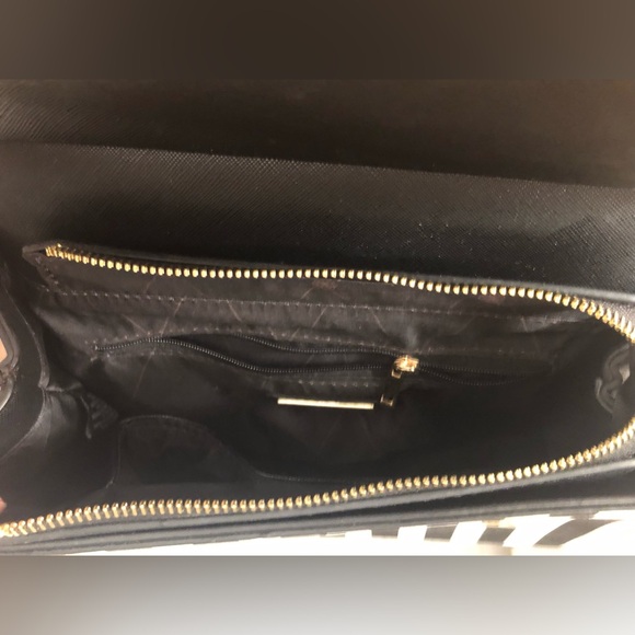 Black and White Striped Crossbody Purse - Picture 7 of 8